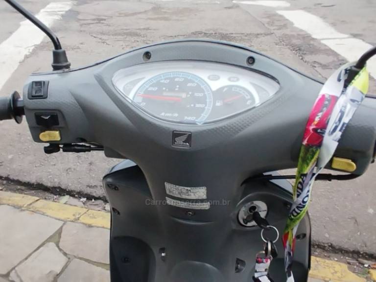 HONDA - BIZ 125 - 2005/2006 - Preta - R$ 7.999,00