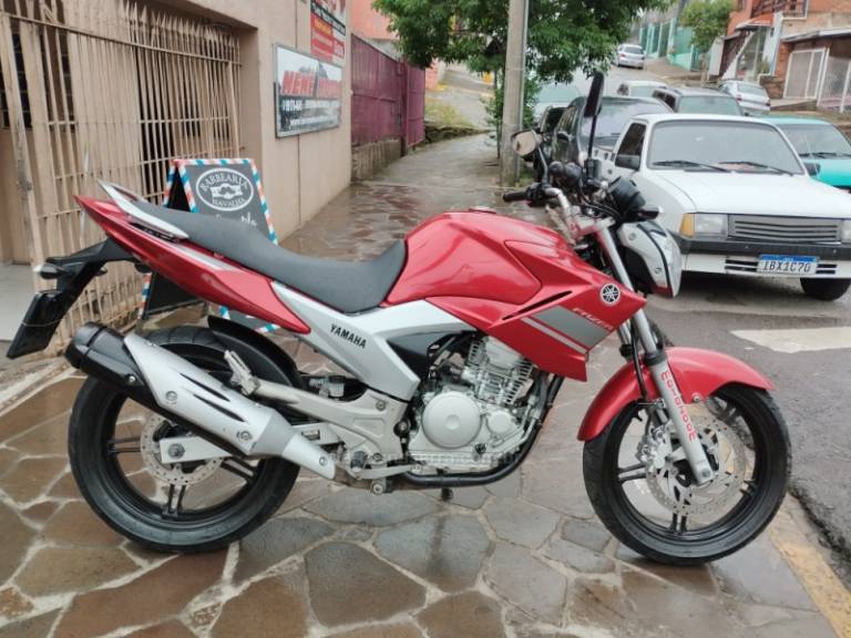 YAMAHA - FAZER - 2013/2014 - Vermelha - R$ 14.999,00