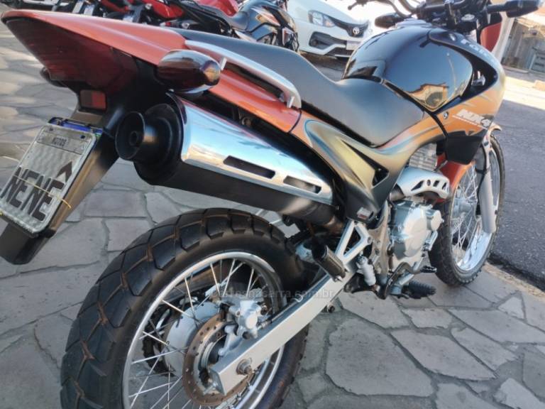HONDA - NX4 FALCON - 2006/2007 - Laranja - R$ 17.500,00