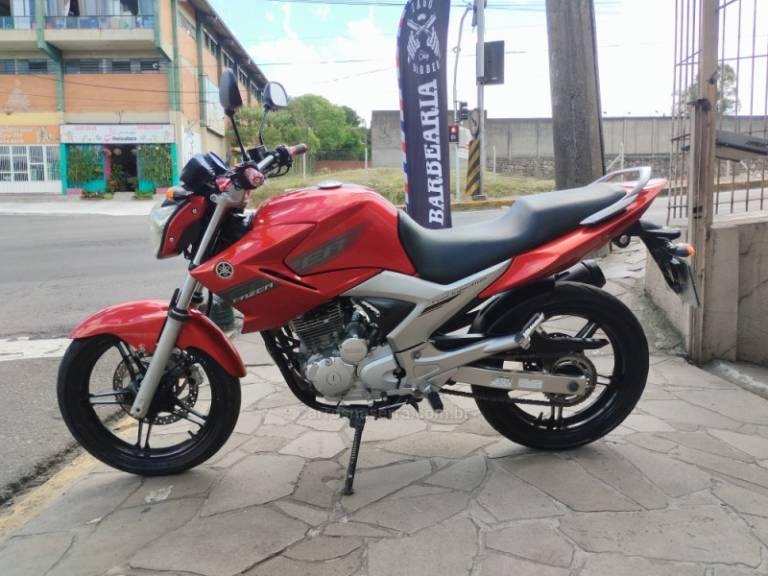 YAMAHA - FAZER - 2010/2011 - Vermelha - R$ 13.999,00