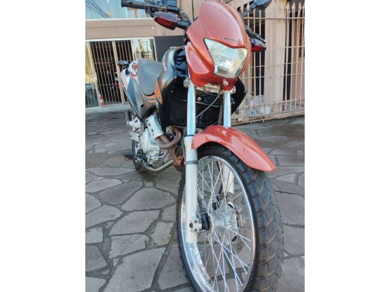 HONDA - NX4 FALCON - 2006/2007 - Laranja - R$ 17.500,00