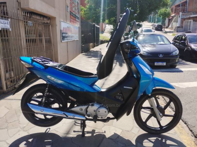 HONDA - BIZ 125 - 2006/2006 - Azul - R$ 8.500,00