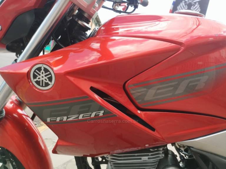 YAMAHA - FAZER - 2010/2011 - Vermelha - R$ 13.999,00
