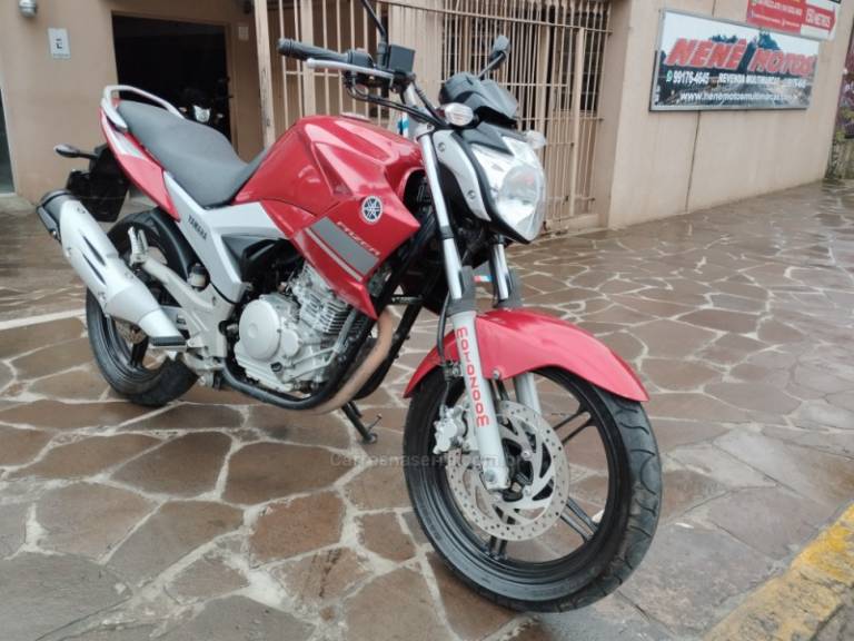 YAMAHA - FAZER - 2013/2014 - Vermelha - R$ 14.999,00