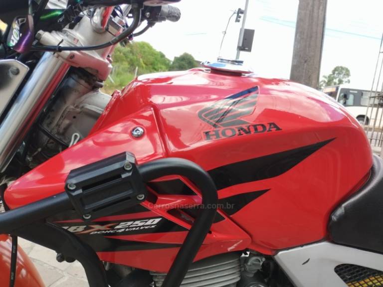 HONDA - CBX 250 TWISTER - 2007/2008 - Vermelha - R$ 11.500,00