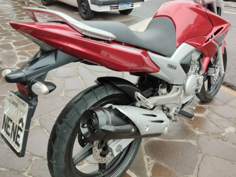 YAMAHA - FAZER - 2013/2014 - Vermelha - R$ 14.999,00