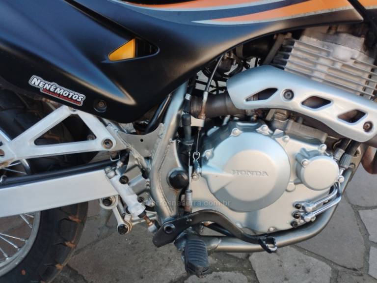 HONDA - NX4 FALCON - 2006/2007 - Laranja - R$ 17.500,00