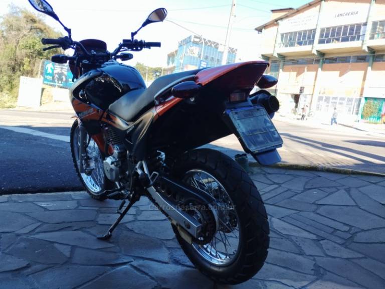 HONDA - NX4 FALCON - 2006/2007 - Laranja - R$ 17.500,00