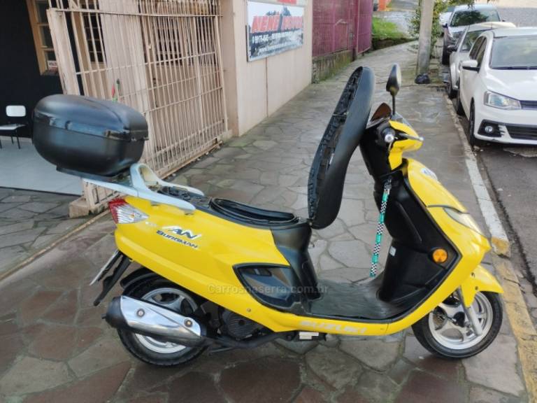 SUZUKI - BURGMAN - 2008/2009 - Amarela - R$ 6.999,00