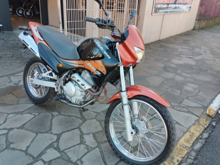 HONDA - NX4 FALCON - 2006/2007 - Laranja - R$ 17.500,00