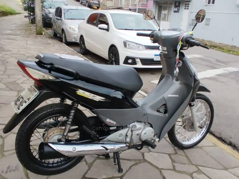 HONDA - BIZ 125 - 2005/2006 - Preta - R$ 7.999,00