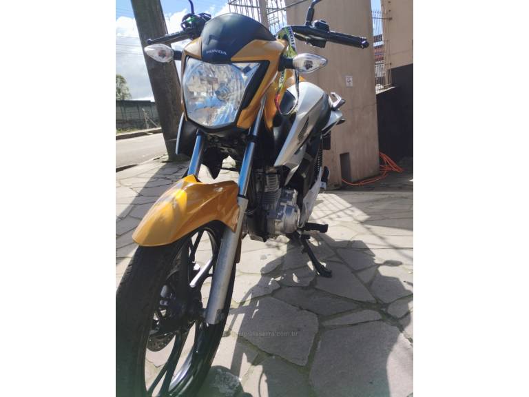 HONDA - CG 160 - 2021/2022 - Amarela - R$ 17.500,00