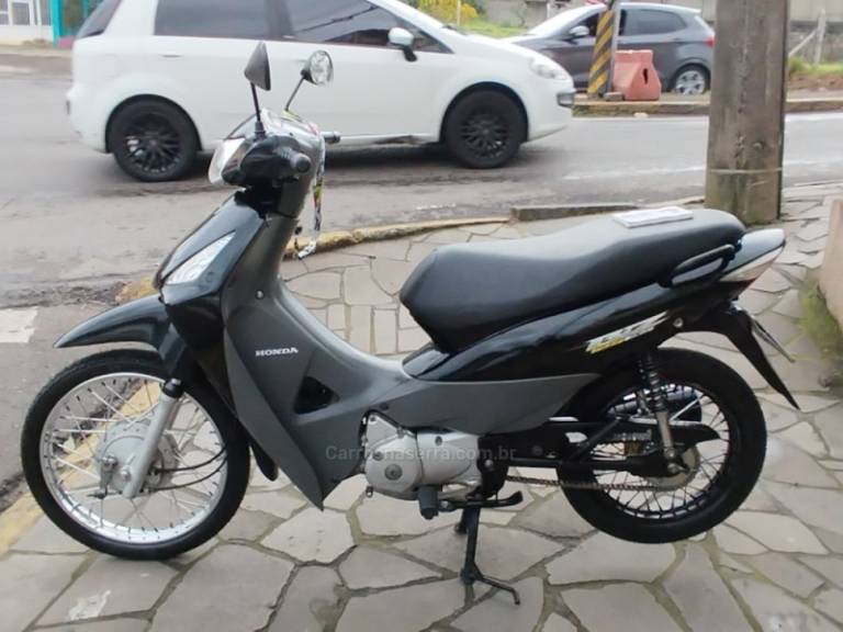 HONDA - BIZ 125 - 2005/2006 - Preta - R$ 7.999,00