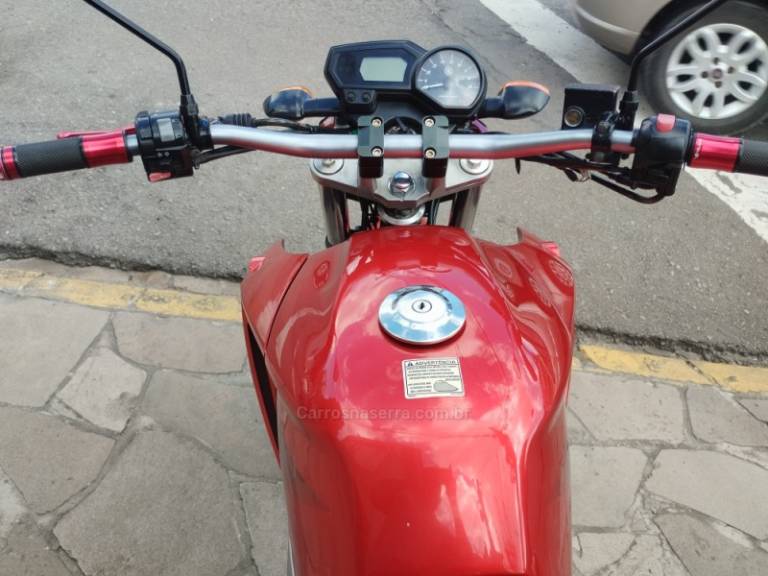 YAMAHA - FAZER - 2010/2011 - Vermelha - R$ 13.999,00