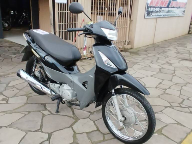 HONDA - BIZ 125 - 2005/2006 - Preta - R$ 7.999,00