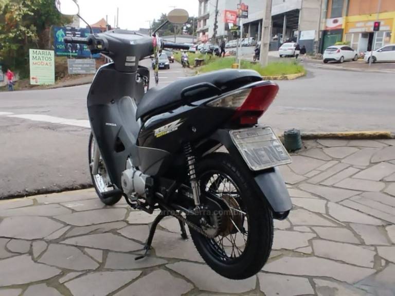HONDA - BIZ 125 - 2005/2006 - Preta - R$ 7.999,00