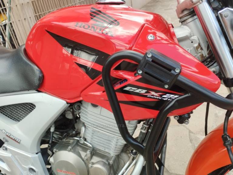 HONDA - CBX 250 TWISTER - 2007/2008 - Vermelha - R$ 11.500,00