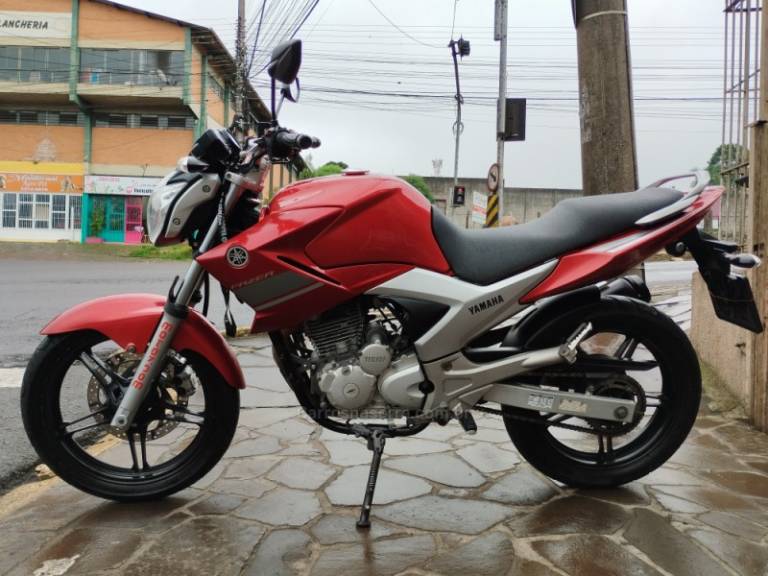 YAMAHA - FAZER - 2013/2014 - Vermelha - R$ 14.999,00