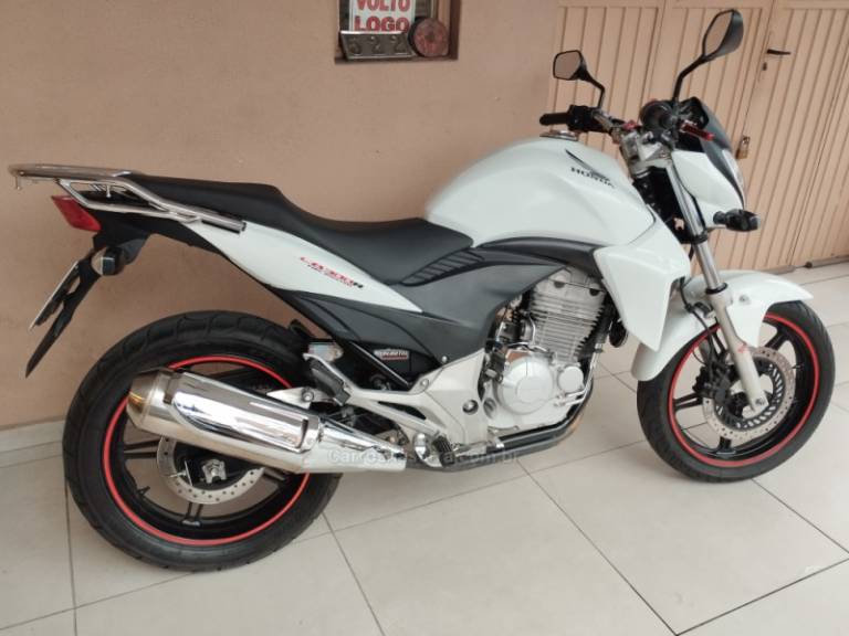 HONDA - CB 300R - 2011/2012 - Branca - R$ 13.500,00