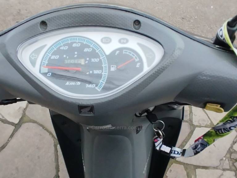 HONDA - BIZ 125 - 2005/2006 - Preta - R$ 7.999,00