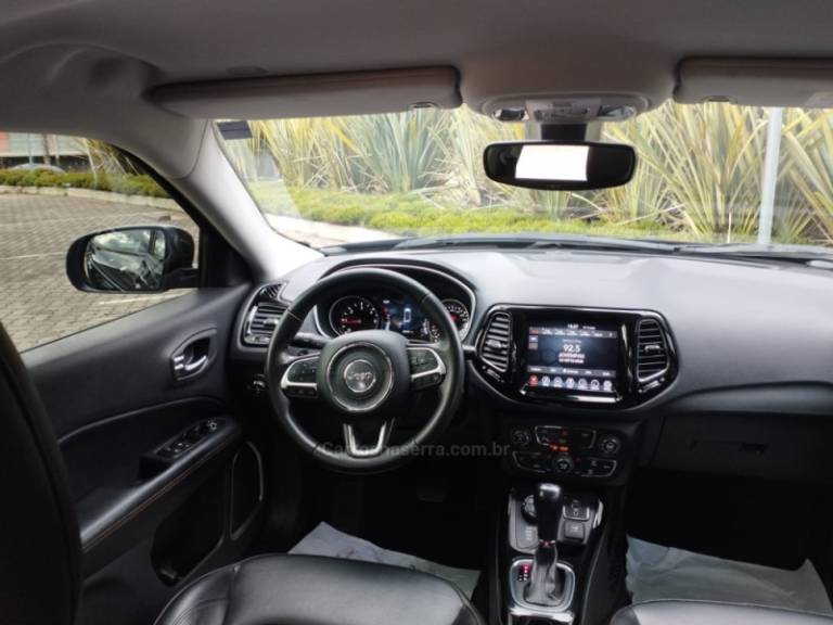 JEEP - COMPASS - 2020/2021 - Preta - R$ 124.500,00