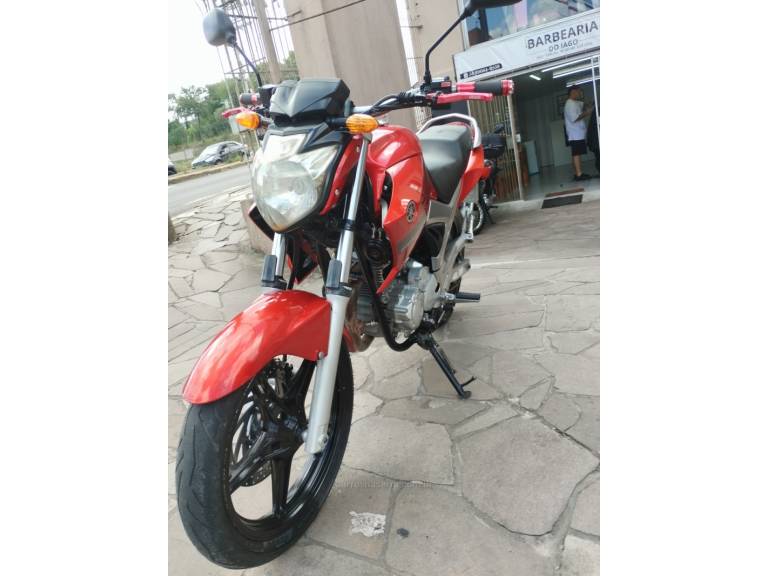YAMAHA - FAZER - 2010/2011 - Vermelha - R$ 13.999,00