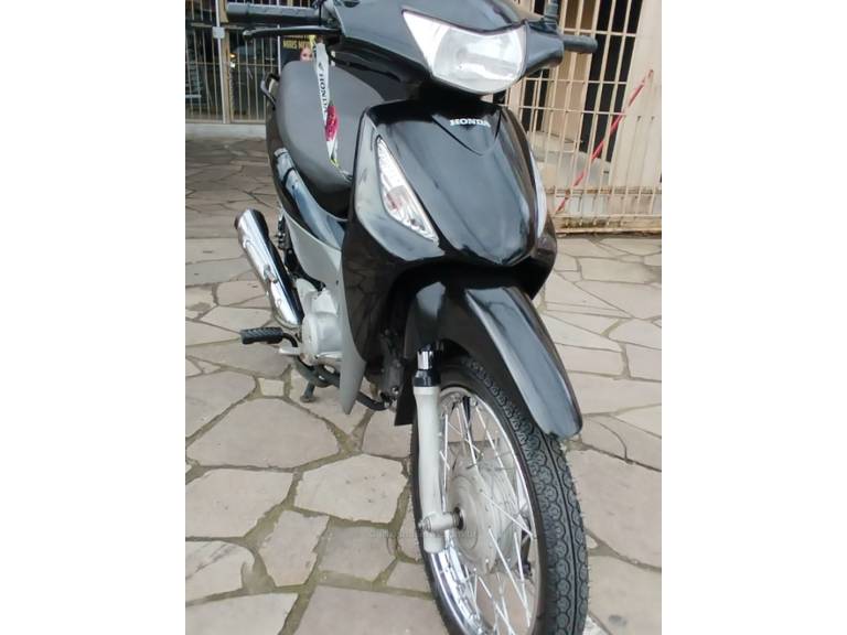 HONDA - BIZ 125 - 2005/2006 - Preta - R$ 7.999,00