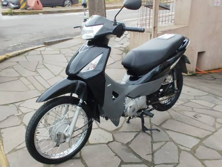 HONDA - BIZ 125 - 2005/2006 - Preta - R$ 7.999,00