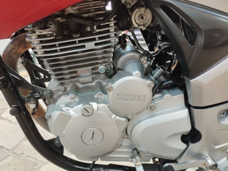 YAMAHA - FAZER - 2010/2011 - Vermelha - R$ 13.999,00