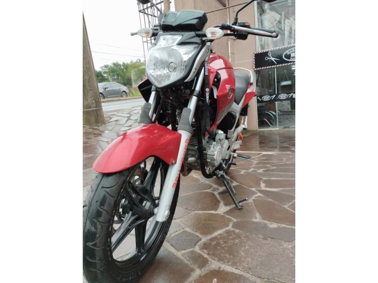 YAMAHA - FAZER - 2013/2014 - Vermelha - R$ 14.999,00