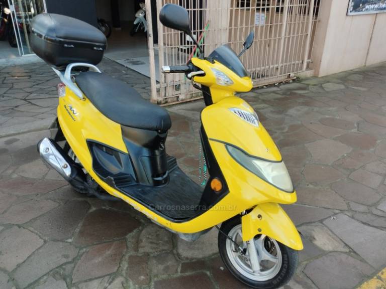 SUZUKI - BURGMAN - 2008/2009 - Amarela - R$ 6.999,00