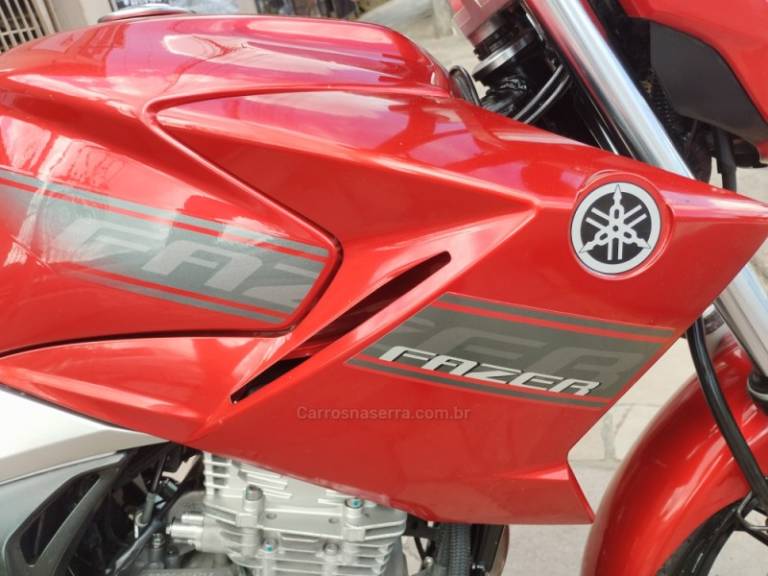 YAMAHA - FAZER - 2010/2011 - Vermelha - R$ 13.999,00