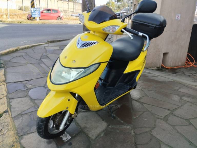 SUZUKI - BURGMAN - 2008/2009 - Amarela - R$ 6.999,00