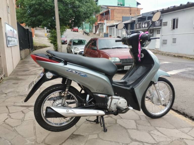 HONDA - BIZ 125 - 2012/2012 - Prata - R$ 11.500,00
